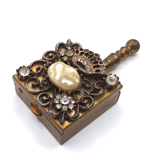 Vintage Handled Gold Tone Snuff / Pill Box with Rhinestones & Faux Pearl on Lid - Picture 2 of 12